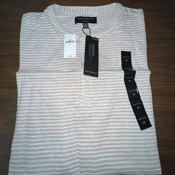 Men’s sz Medium tan stripped short sleeve - Picture 1 of 1